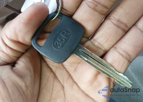 2001 Toyota Camry Ce/Le/Xle z USA, uszkodzony, nr VIN JT2BG28K710601129